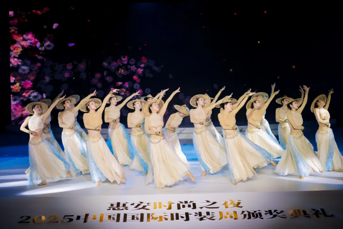 惠女繁花，京城绽放｜惠安非遗闭幕大秀闪耀中国国际时装周