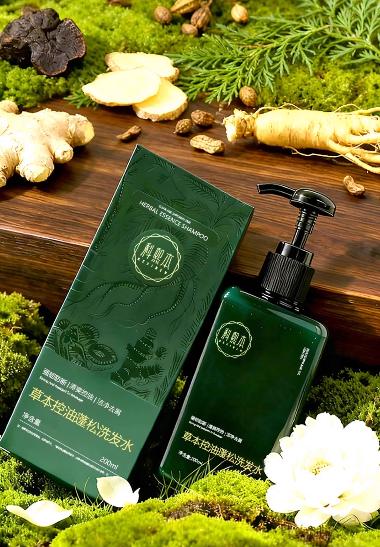 解救油扁塌与掉发困扰!2025六款控油蓬松洗发水，清爽又强韧