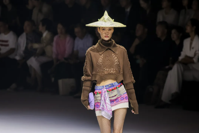 惠安非遗闭幕大秀闪耀中国国际时装周